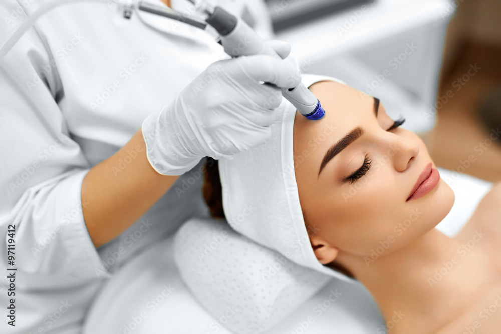 HydraFacial MD deep cleansing and hydration treatment with vortex-fusion wand at Unique Boutique Your Day of Beauty in Newton Centre, MA